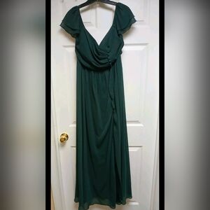 Elegant Deep Green Flutter-Sleeve Maxi Dress